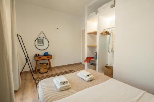Postel nebo postele na pokoji v ubytování Sea-esta Beach House, By ThinkVilla