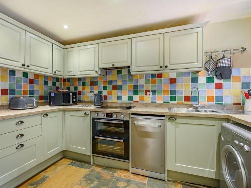 Η κουζίνα ή μικρή κουζίνα στο 3 Bed in Applethwaite SZ065