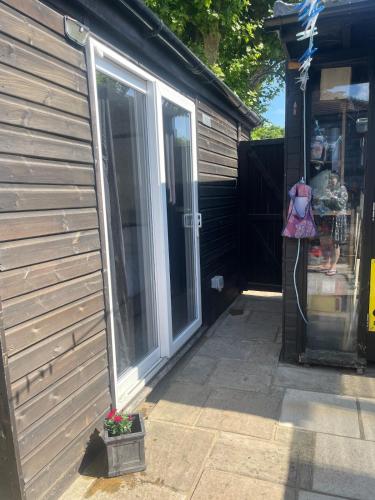 Φωτογραφία από το άλμπουμ του Cosy Cabin - Heart of Beckenham σε Beckenham