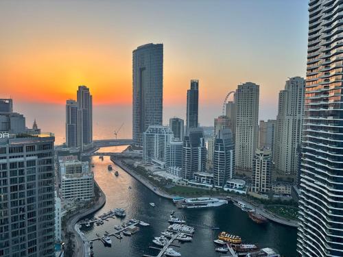 Golden Hour Stay Sea View in Marina Dubai