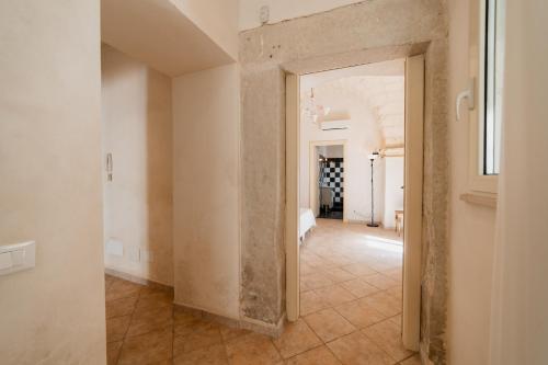 a hallway with an open door to a room at CASA PAPADIA in Uggiano la Chiesa