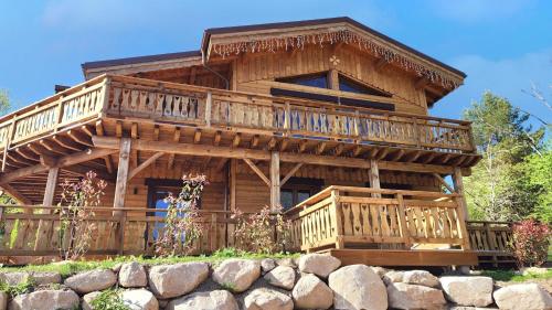 Gite panoramique et Spa de Liézey Les Jonquilles