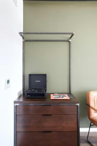 a desk with a laptop computer on top of it at The Queen Hotel Queen Village, Sonder by Marriott Bonvoy in Philadelphia