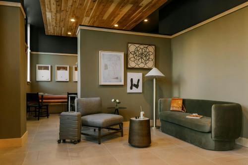 Posezení v ubytování Sonder by Marriott Bonvoy Ovation Apartments Avenue of the Arts