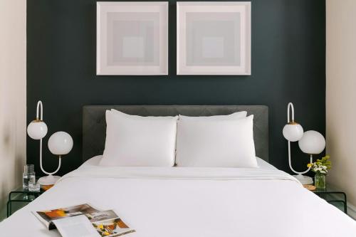 a bedroom with a large white bed with two lamps at Sonder by Marriott Bonvoy Jewelers Row Apartments Millenium Park in Chicago