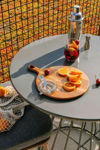 a wooden cutting board with oranges on a table at Sonder by Marriott Bonvoy The Opal Apartments River North in Chicago