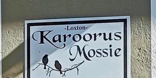 a sign on a wall with two birds on a branch at Karoorus Mossie -Loxton Overnight Stay in Loxton