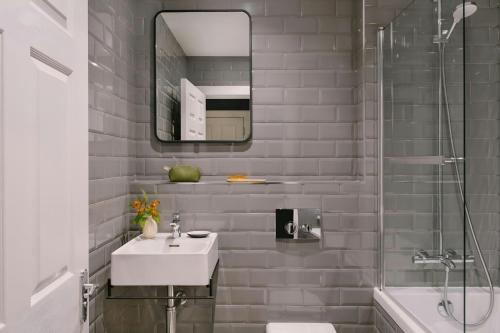 Foto Thistle Suites Royal Garden 5