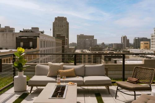 Sonder by Marriott Bonvoy The Heid Apartments Loft Districtにあるシーティングエリア
