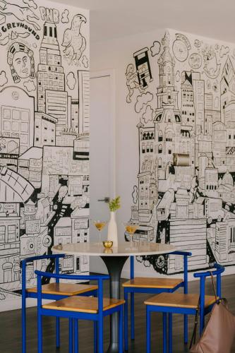 Sonder by Marriott Bonvoy The Heid Apartments Loft Districtにあるレストランまたは飲食店