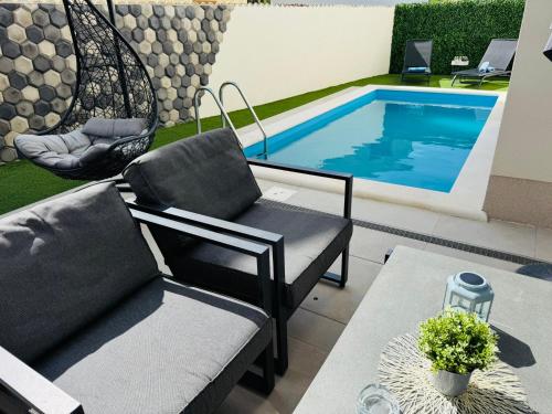 Bazén v ubytování Murter - Jezera Luxury Apartments nebo v jeho okolí