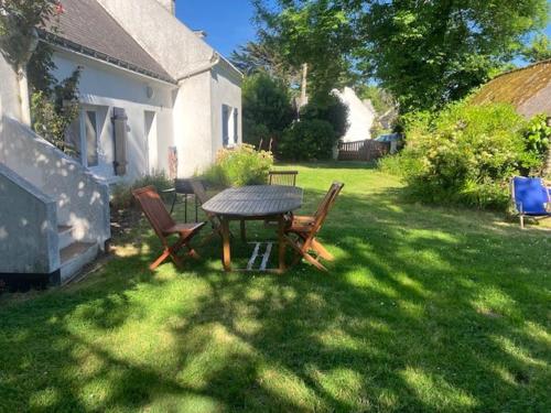 Longère rénovée proche Palais avec jardin, 5 chambres, 3 salles de bain, WIFI, idéale famille - FR-1-418-179