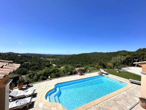 Photo de la galerie de l'établissement Villa Caprice pour 8 personnes avec piscine privée et splendide vue mer, à La Londe-Les-Maures, à La Londe-les-Maures