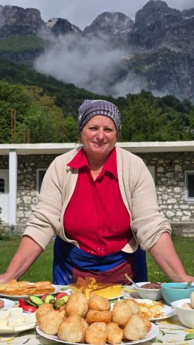 Thethi 360 grade - Camping & Rooms