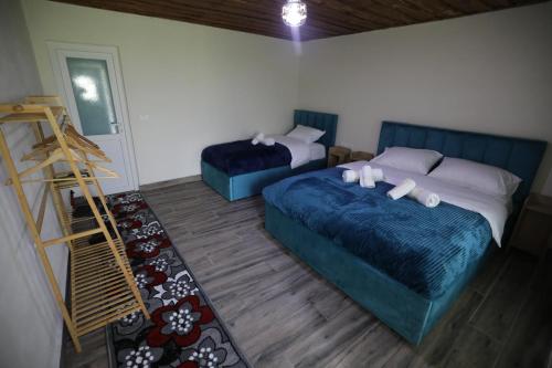 Postel nebo postele na pokoji v ubytování Thethi 360 grade - Camping & Rooms