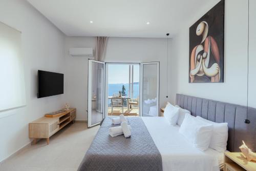 Postel nebo postele na pokoji v ubytování SEMIRAMIS Luxury Apartments