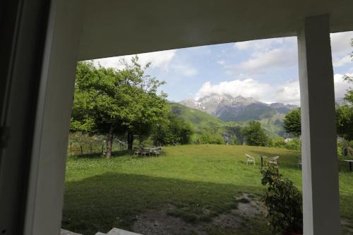Γενική θέα στο βουνό ή θέα στο βουνό από  αυτό το κάμπινγκ