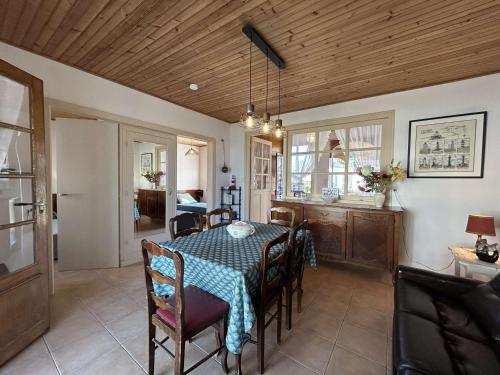 Photo de la galerie de l'établissement Maison 3 pièces près de l'océan, cour privée, tout équipé, 5 couchages - Saint-Jean-de-Monts - FR-1-224C-141, à Saint-Jean-de-Monts