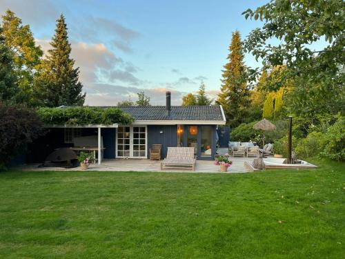 Zahrada ubytování Cozy Summer House Near Tisvilde Beach And Nature