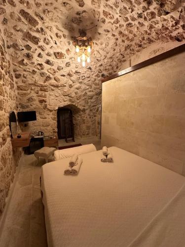 Postel nebo postele na pokoji v ubytování ŞAHMERAN HOTEL&Cafee