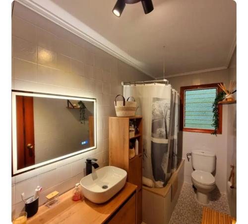 Ένα μπάνιο στο Habitaciones en casa particular