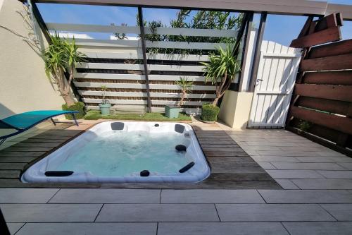 Charmante Villa au Coeur du Village Naturiste