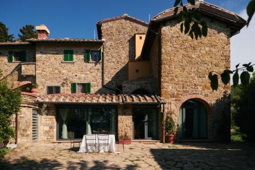 a stone building with a table in front of it at Agriturismo Fattoria Poggio di Fiesole in Fiesole