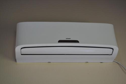 a white toaster hanging on a wall at Cabañas de los cisnes in Chascomús