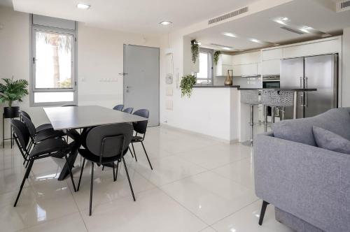 Dapur atau dapur kecil di YalaRent Villa Dolina with private pool