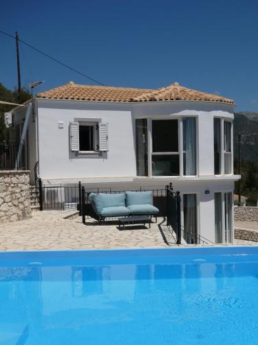 Villa Petros, Vassiliki, Lefkada - 3 bedrooms, pool, stunning views