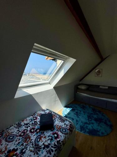 Postel nebo postele na pokoji v ubytování Brèche Marais - Duplex niché en bord de mer