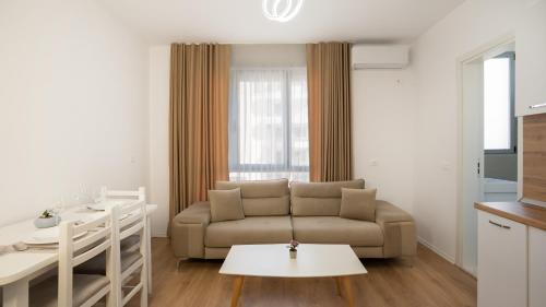 Luxfer Apartment by Tok Apartments