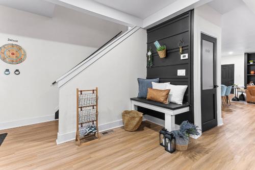 Φωτογραφία από το άλμπουμ του Spacious 4BR House Near Downtown, Perfect for Groups & Pets σε Ντιτρόιτ