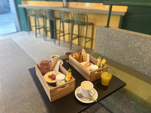 Comida en o cerca de este hotel