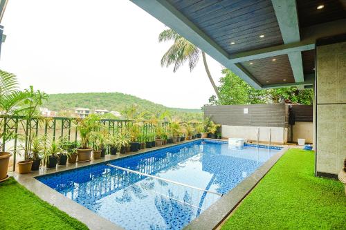 Πισίνα στο ή κοντά στο FabHotel Prime PAS Resorts - A Lake View Hotel