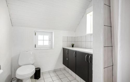 Ένα μπάνιο στο Stunning Home In Ulfborg With Sauna