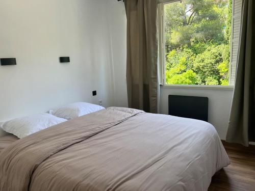 Una cama o camas en una habitación de appartement 4 couchages