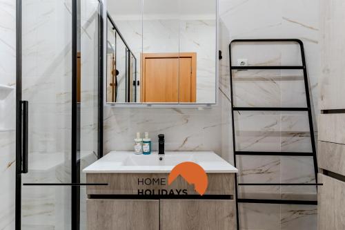 #256 Sea & Sun View by Home Holidays