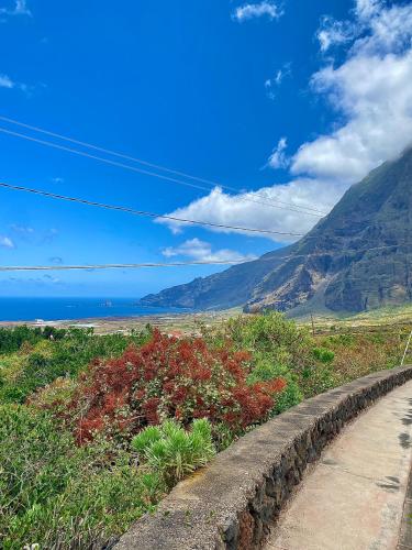 a road with a view of the mountains and the ocean at ApKanariooo in Frontera