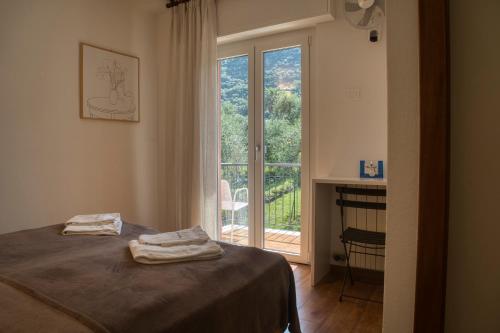 a bedroom with a bed with two towels on it at Villa Andreis in Malcesine