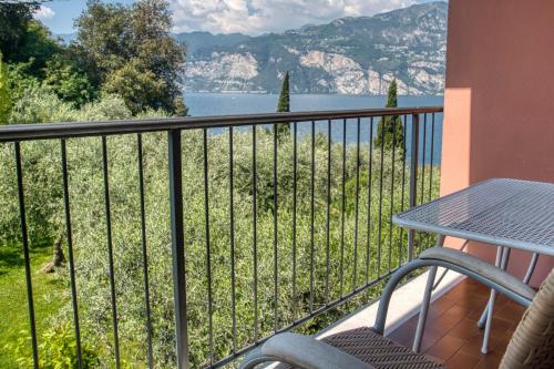 a balcony with a table and a view of the water at Villa Andreis in Malcesine