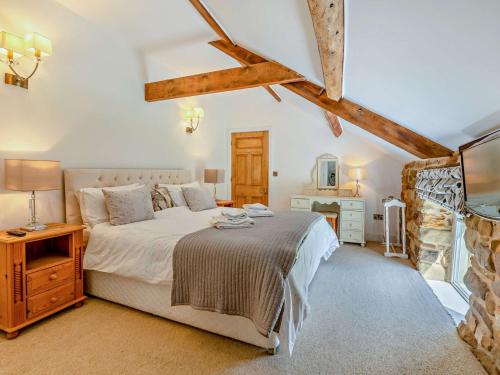 Ένα ή περισσότερα κρεβάτια σε δωμάτιο στο 2 Bed in Helmsley 93099