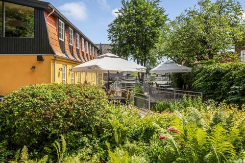 En have udenfor Den Gamle Kro Hornslet