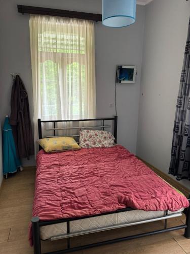 Postel nebo postele na pokoji v ubytování sleep to the river sound