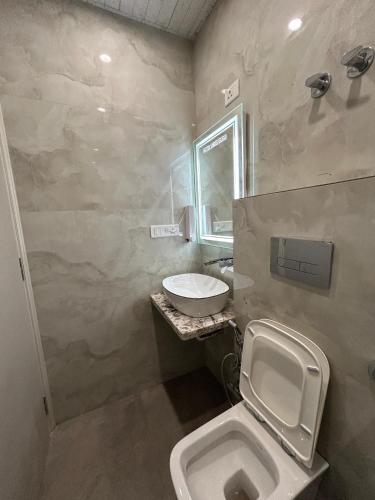 a bathroom with a toilet and a sink at Hotel Shree Guru Plaza 3 Minute Walking Distance From New Delhi Railway Station in New Delhi