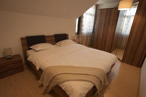 Ένα ή περισσότερα κρεβάτια σε δωμάτιο στο Classic Apartament