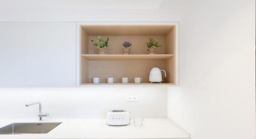 Billede fra billedgalleriet på Poolside Garden View Luxury Apartment i Santo Amaro