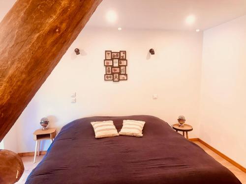 Postel nebo postele na pokoji v ubytování Superbe maison en pierre