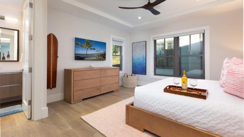 a bedroom with a bed and a dresser and a bathroom at ❤PiH❤ Hale Moana Heated Private Pool Spa Detached Ohana Suite in Waimea