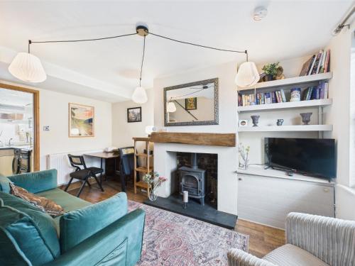 a living room with a couch and a fireplace at 2-Bed Cheltenham Town Centre Kings Row - Free Permit Parking in Cheltenham